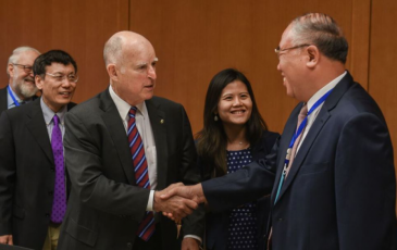 Jerry Brown and Xie Zhenhua shake hands
